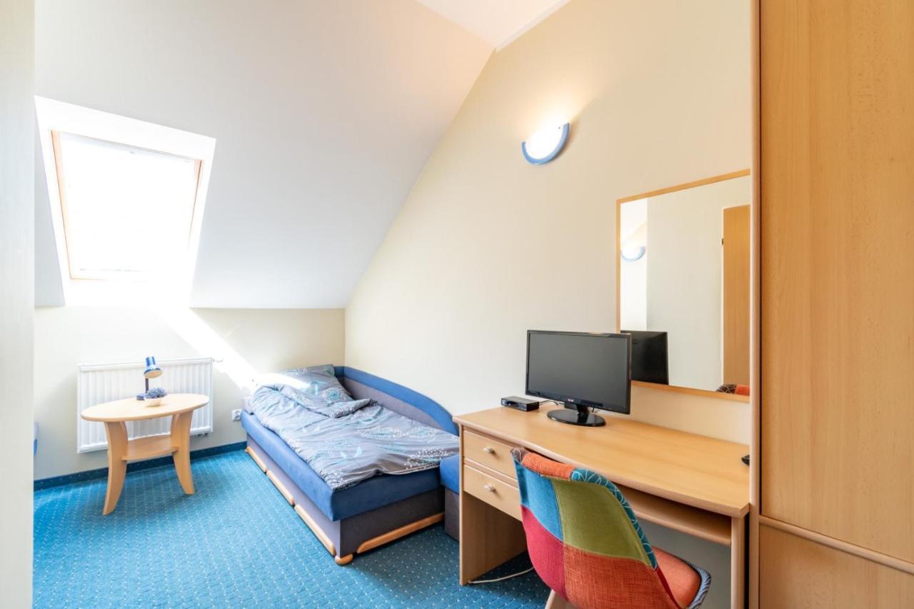 Hotel Pod Platanem Rowy  Exterior foto